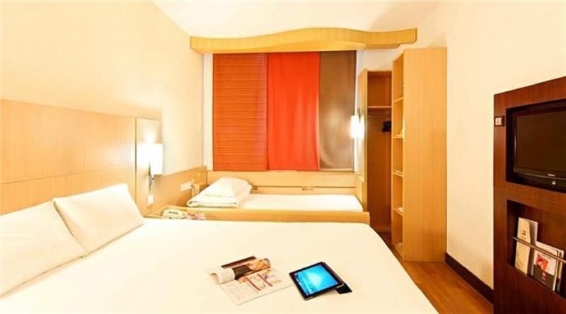 Ibis Dalian Zhongshan Square Esterno foto