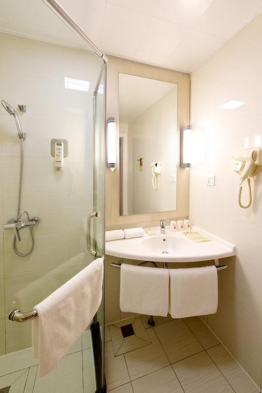 Ibis Dalian Zhongshan Square Esterno foto