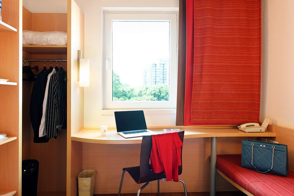 Ibis Dalian Zhongshan Square Esterno foto