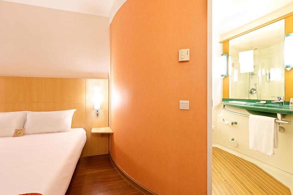Ibis Dalian Zhongshan Square Esterno foto