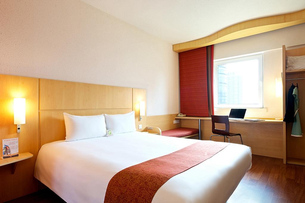 Ibis Dalian Zhongshan Square Esterno foto