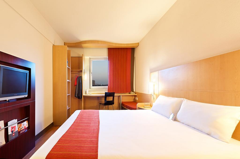 Ibis Dalian Zhongshan Square Esterno foto