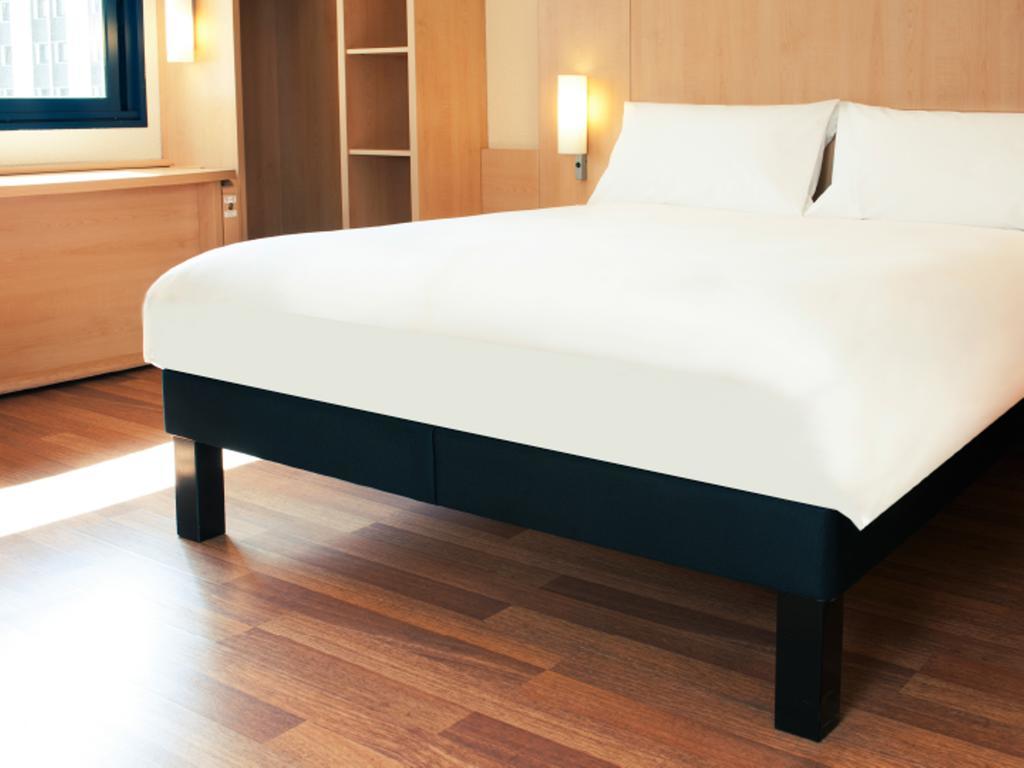 Ibis Dalian Zhongshan Square Esterno foto