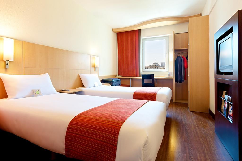 Ibis Dalian Zhongshan Square Esterno foto