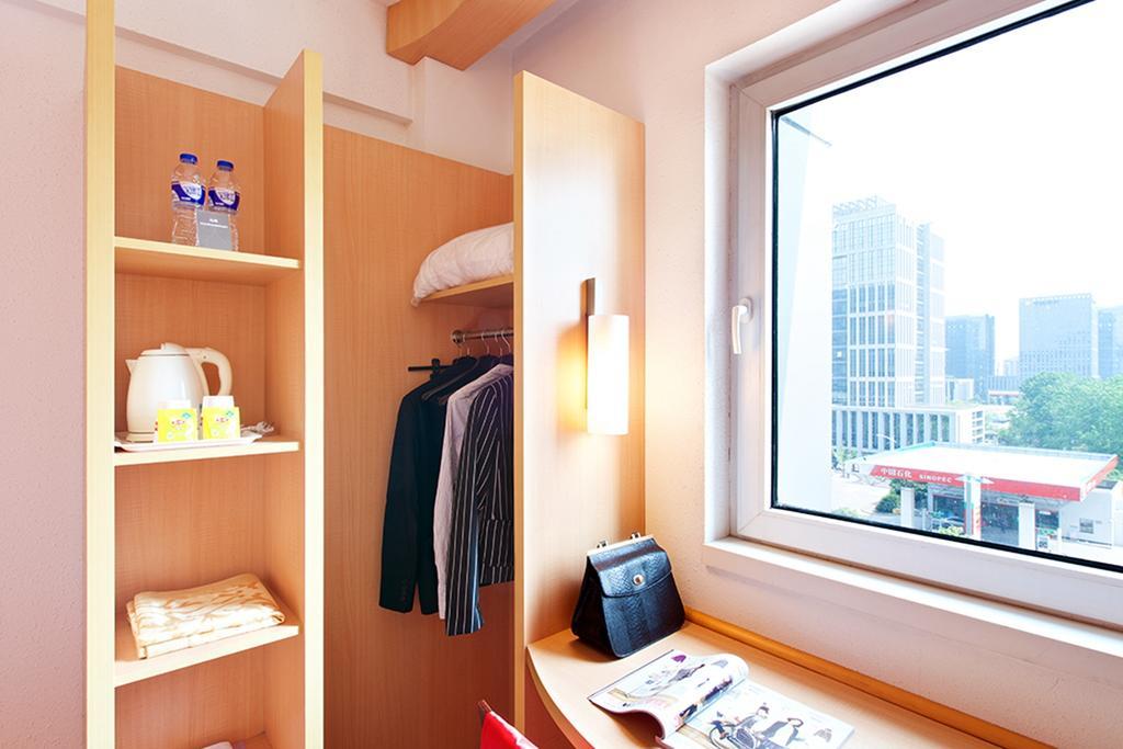 Ibis Dalian Zhongshan Square Esterno foto
