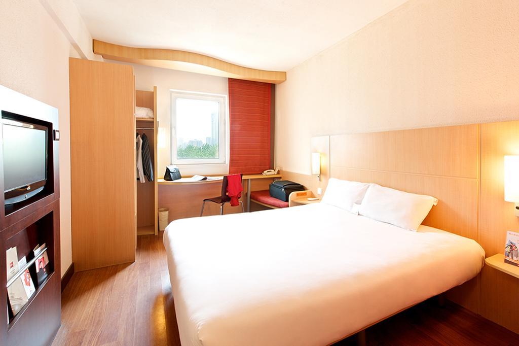 Ibis Dalian Zhongshan Square Esterno foto