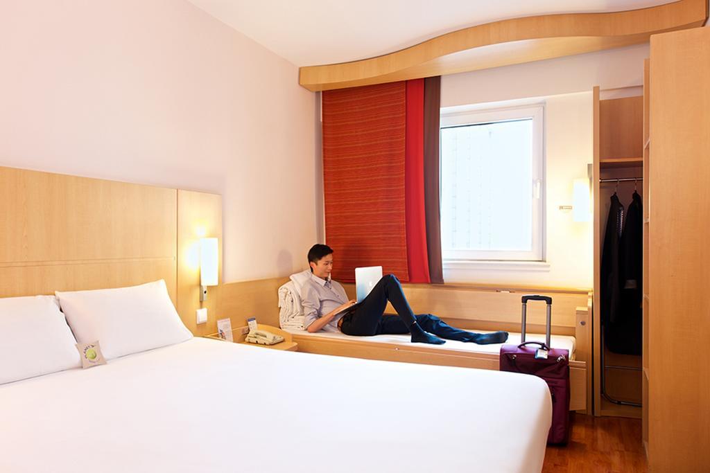 Ibis Dalian Zhongshan Square Esterno foto