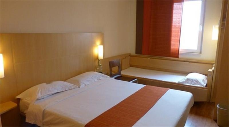 Ibis Dalian Zhongshan Square Esterno foto