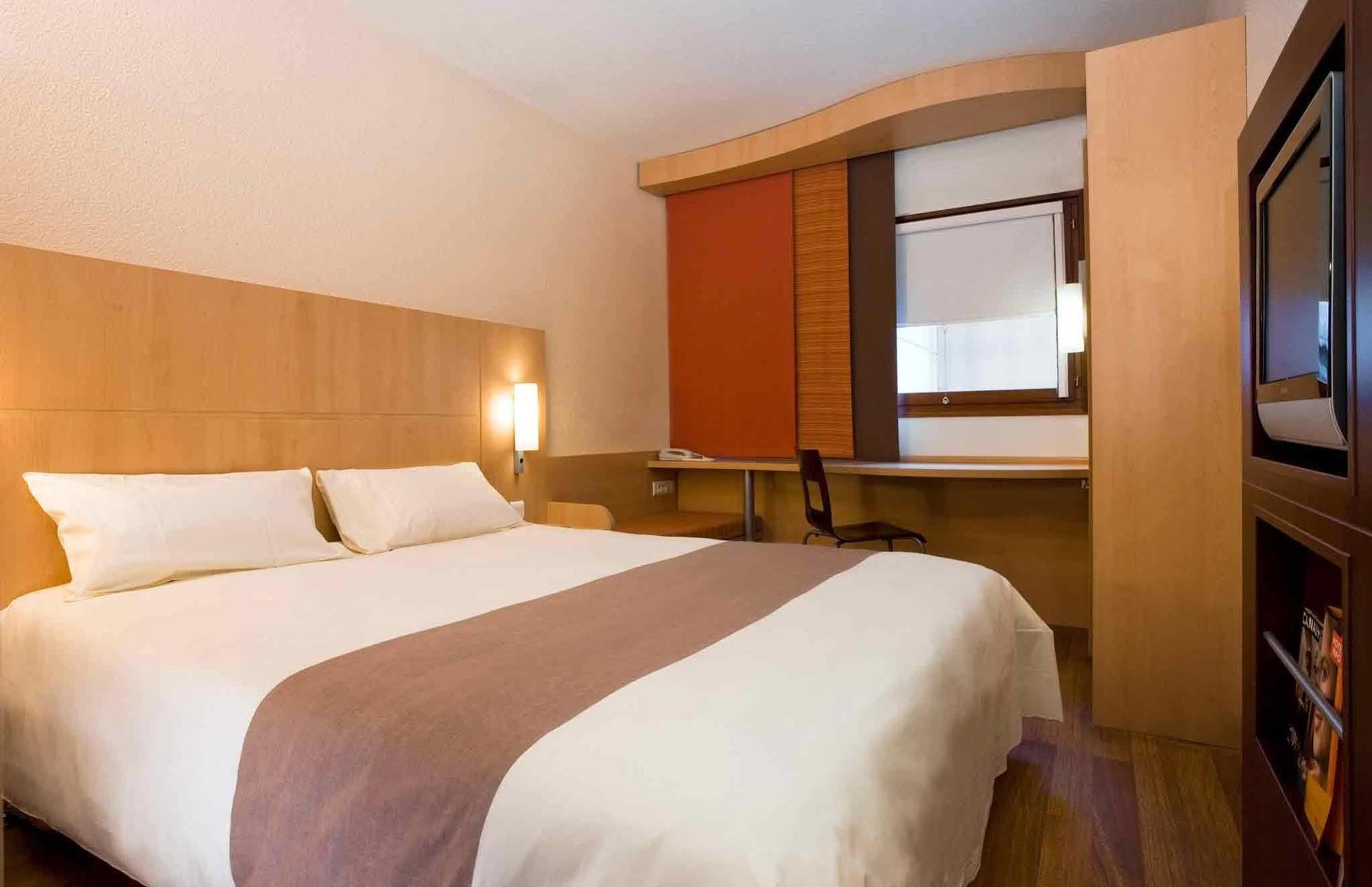 Ibis Dalian Zhongshan Square Esterno foto