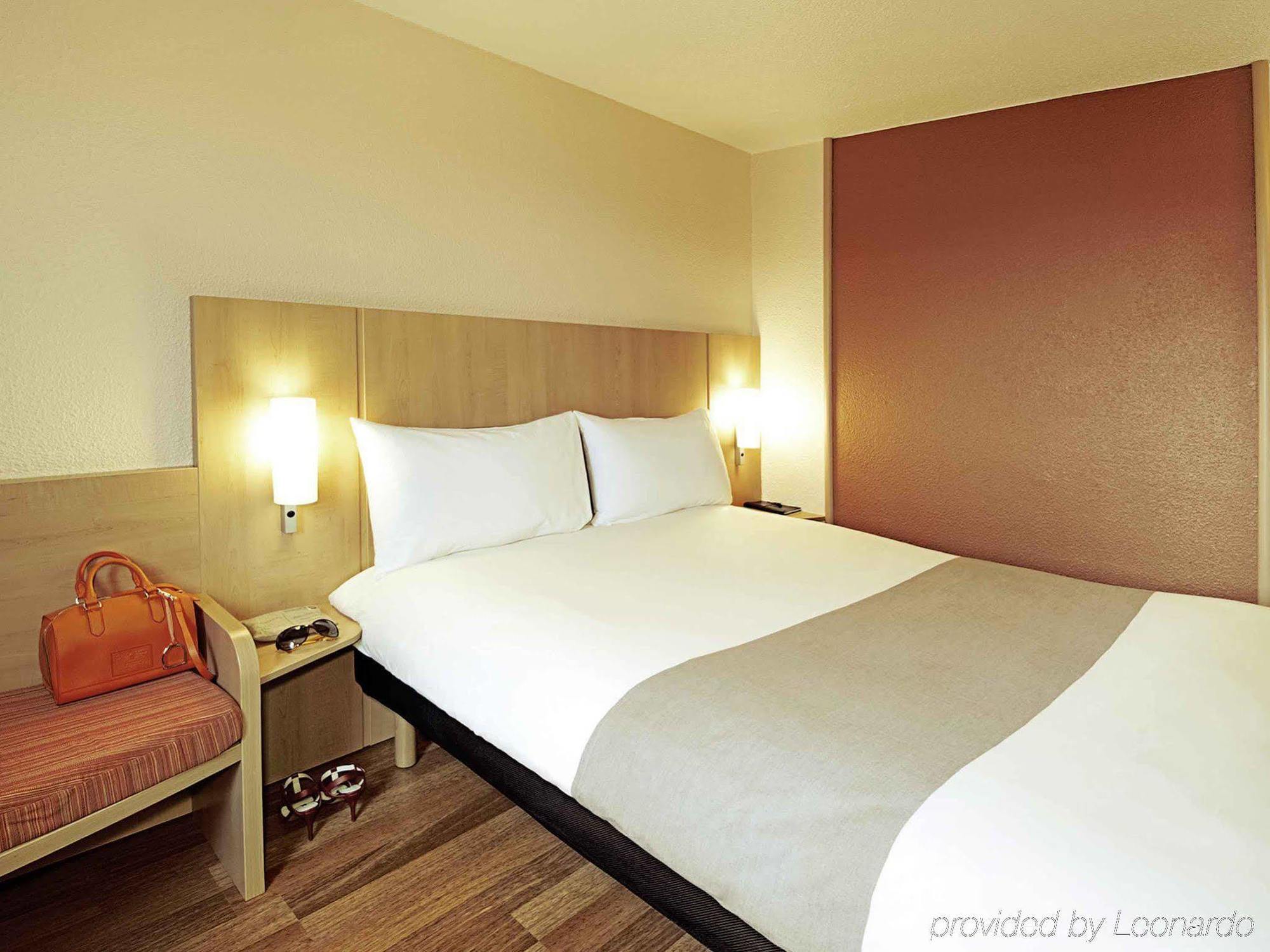 Ibis Dalian Zhongshan Square Esterno foto