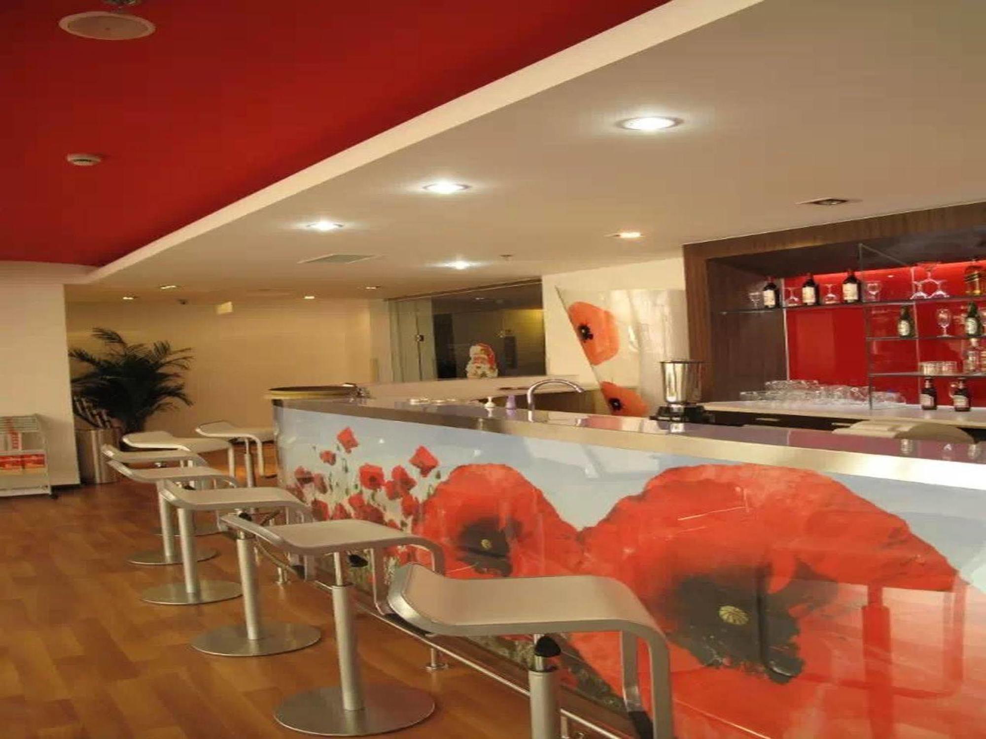 Ibis Dalian Zhongshan Square Esterno foto