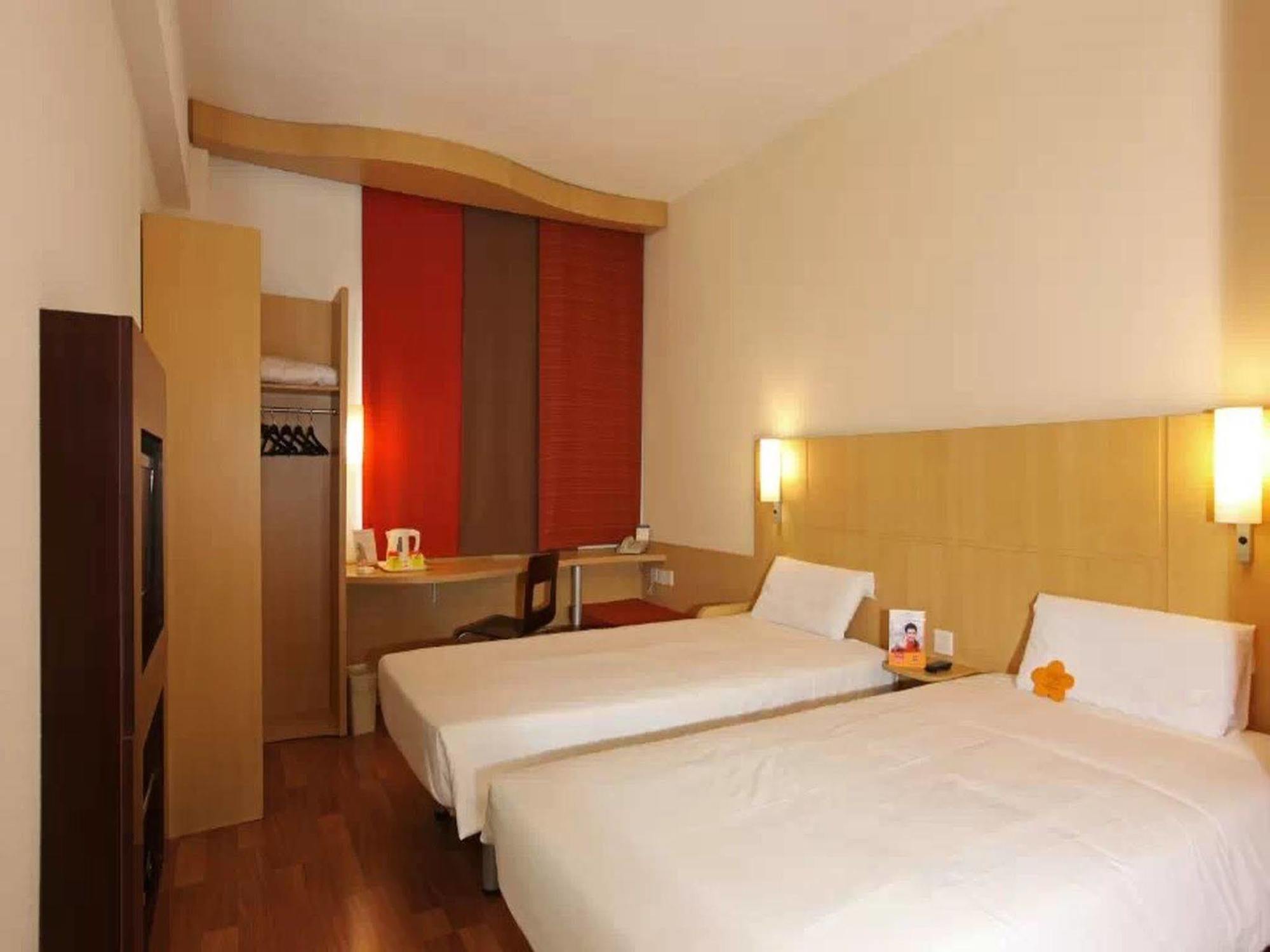Ibis Dalian Zhongshan Square Esterno foto