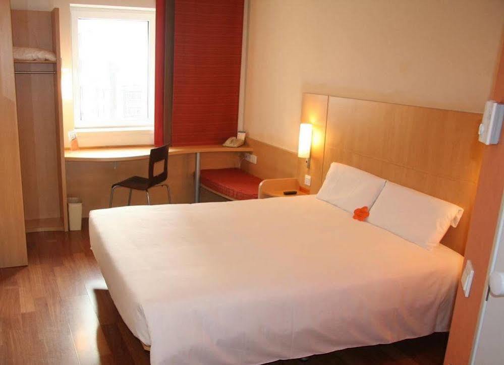 Ibis Dalian Zhongshan Square Esterno foto