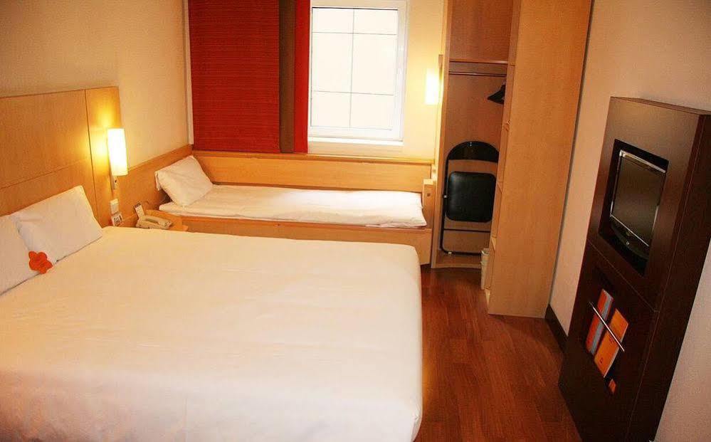 Ibis Dalian Zhongshan Square Esterno foto