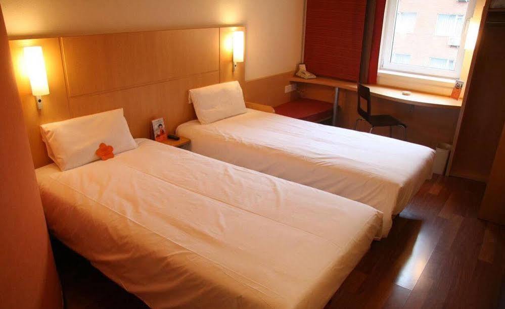 Ibis Dalian Zhongshan Square Esterno foto