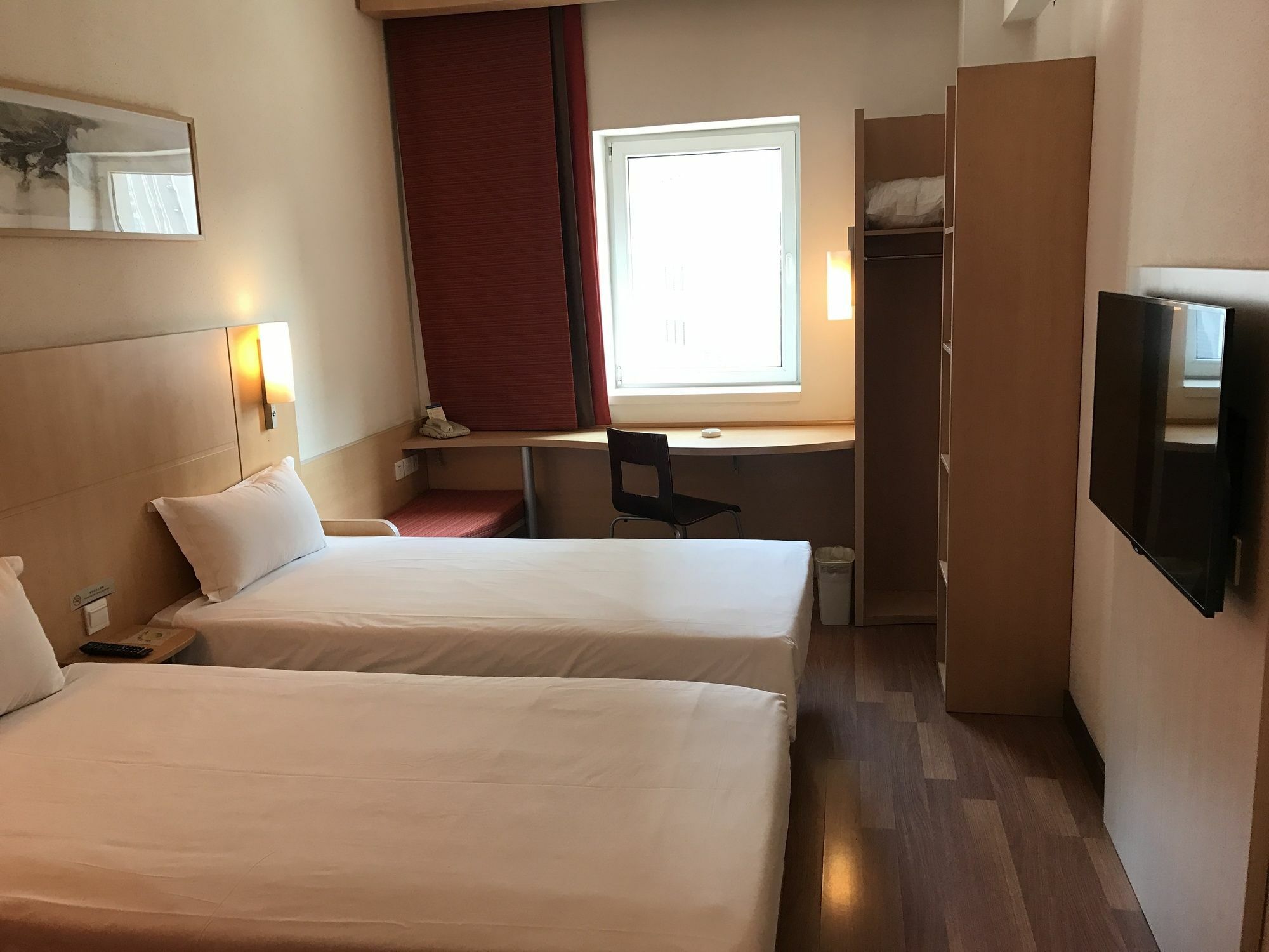 Ibis Dalian Zhongshan Square Esterno foto